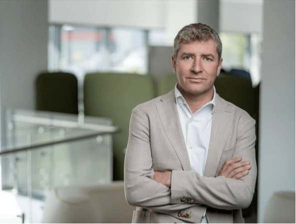 [ZOOM] "J'ai créé un leader européen restant fidèle à un modèle fondé sur la confiance et la responsabilité des équipes "  Selon Jérôme FRANCE (Auxerre 2003) fondateur de EMI Group