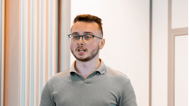 [PAROLES D'ENTREPRENEUR] - Connais-tu le super pouvoir de la nouvelle génération d’entrepreneurs ?  Exemple réussi avec Nathan OUINE (IFAG Paris 2021) co-fondateur de HITENANT, la 1ère plateforme dédiée à l’expérience client dans la location saisonnière. 